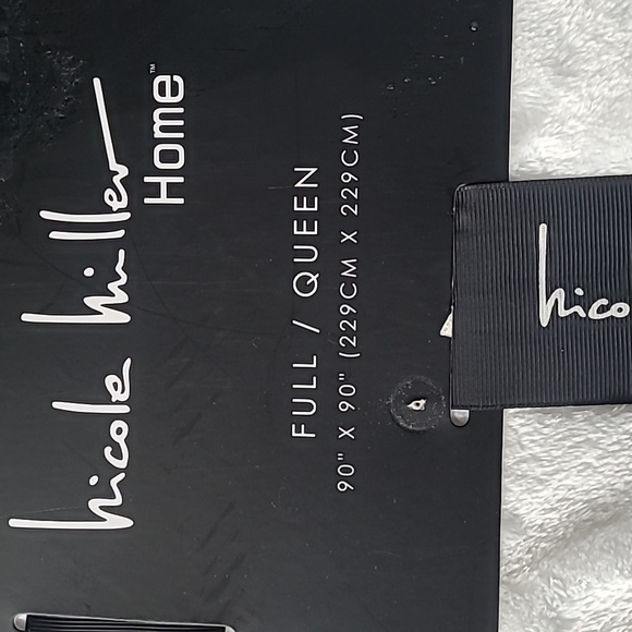 Nicole Miller Full/Queen Blanket - Picture 4 of 5